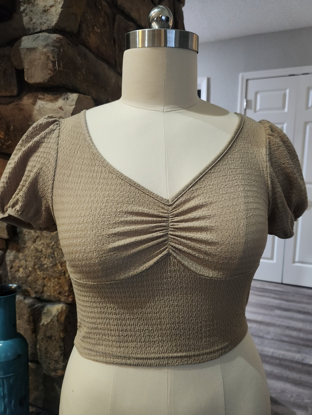 Source Unknown Taupe Ruched V-Neck Puff Sleeve Crop Top